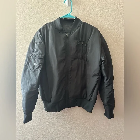 ALO Yoga Squad Jacket (Grey)
Bomber jacket
Fits like a medium - Picture 4 of 9